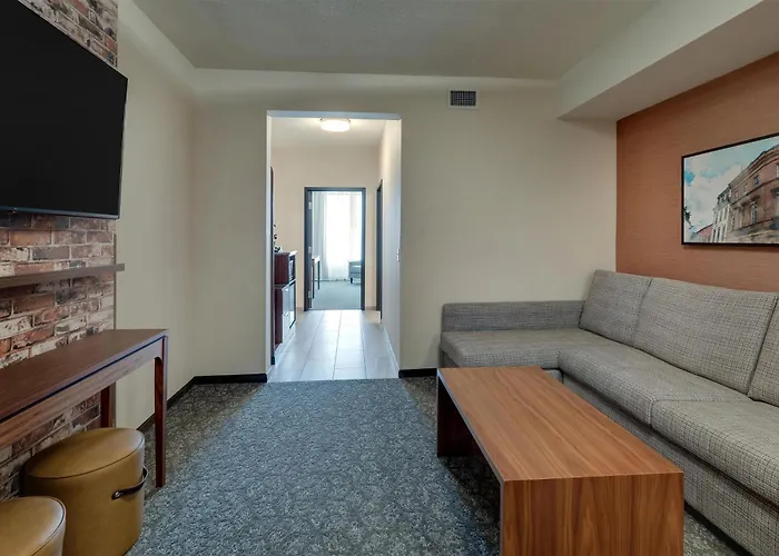Hotel Drury Plaza 4*